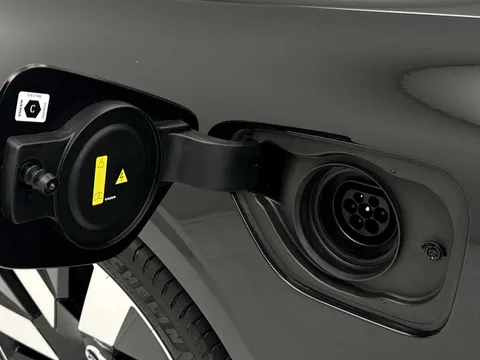 DN74VXH Volvo V60 2.0 T6 [350] PHEV Plus Dark 5dr AWD Auto Thumbnail #37