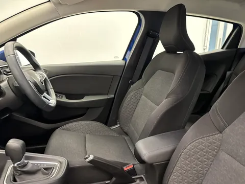 AY22VSJ Renault Clio 1.6 E-TECH Hybrid 140 Iconic 5dr Auto Thumbnail #13