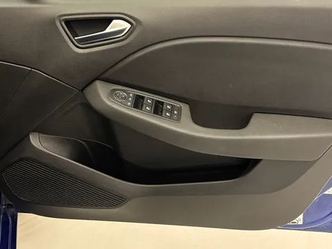 AY22VSJ Renault Clio 1.6 E-TECH Hybrid 140 Iconic 5dr Auto Thumbnail #18