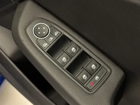 AY22VSJ Renault Clio 1.6 E-TECH Hybrid 140 Iconic 5dr Auto Thumbnail #19