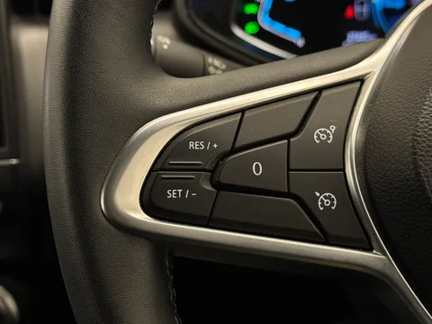 AY22VSJ Renault Clio 1.6 E-TECH Hybrid 140 Iconic 5dr Auto Thumbnail #21