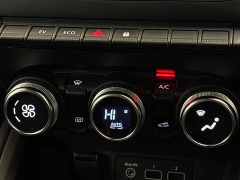 AY22VSJ Renault Clio 1.6 E-TECH Hybrid 140 Iconic 5dr Auto Thumbnail #27