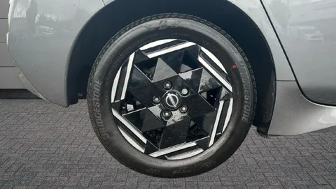 9 of 14 for Nissan LEAF 110kW Acenta 39kWh 5dr Auto