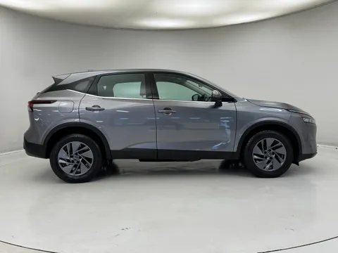 BP72ZPN Nissan Qashqai 1.3 DiG-T MH Acenta Premium 5dr Thumbnail #11