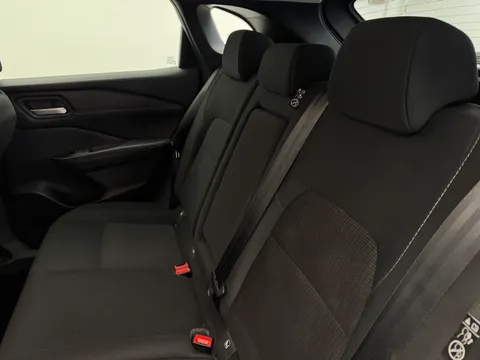 BP72ZPN Nissan Qashqai 1.3 DiG-T MH Acenta Premium 5dr Thumbnail #13