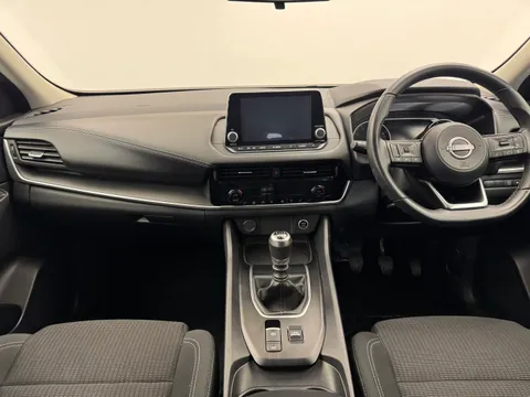 BP72ZPN Nissan Qashqai 1.3 DiG-T MH Acenta Premium 5dr Thumbnail #3