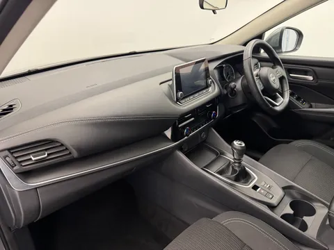 BP72ZPN Nissan Qashqai 1.3 DiG-T MH Acenta Premium 5dr Thumbnail #14