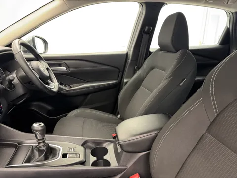 BP72ZPN Nissan Qashqai 1.3 DiG-T MH Acenta Premium 5dr Thumbnail #15