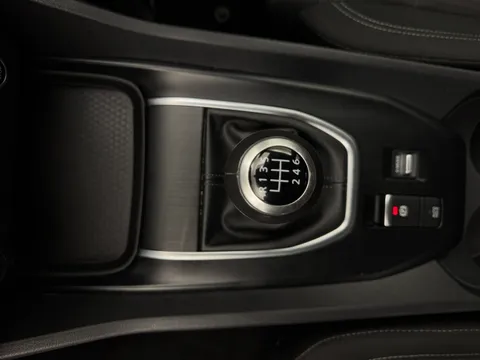 BP72ZPN Nissan Qashqai 1.3 DiG-T MH Acenta Premium 5dr Thumbnail #17