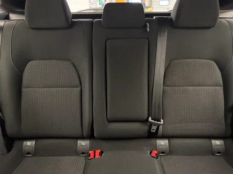 BP72ZPN Nissan Qashqai 1.3 DiG-T MH Acenta Premium 5dr Thumbnail #18