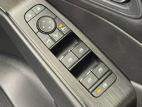 BP72ZPN Nissan Qashqai 1.3 DiG-T MH Acenta Premium 5dr Thumbnail #21