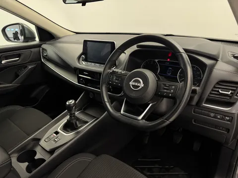 BP72ZPN Nissan Qashqai 1.3 DiG-T MH Acenta Premium 5dr Thumbnail #22