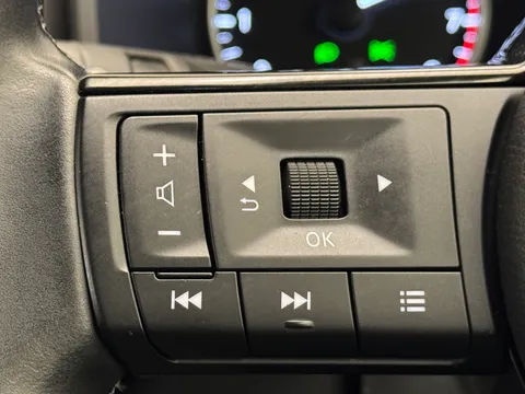 BP72ZPN Nissan Qashqai 1.3 DiG-T MH Acenta Premium 5dr Thumbnail #23