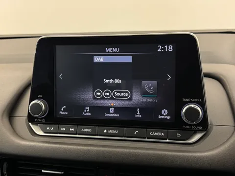 BP72ZPN Nissan Qashqai 1.3 DiG-T MH Acenta Premium 5dr Thumbnail #25