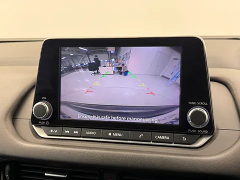 BP72ZPN Nissan Qashqai 1.3 DiG-T MH Acenta Premium 5dr Thumbnail #26