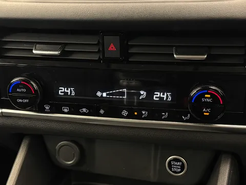 BP72ZPN Nissan Qashqai 1.3 DiG-T MH Acenta Premium 5dr Thumbnail #27