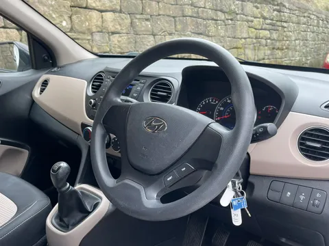 13 of 31 for Hyundai i10 1.0 S 5dr