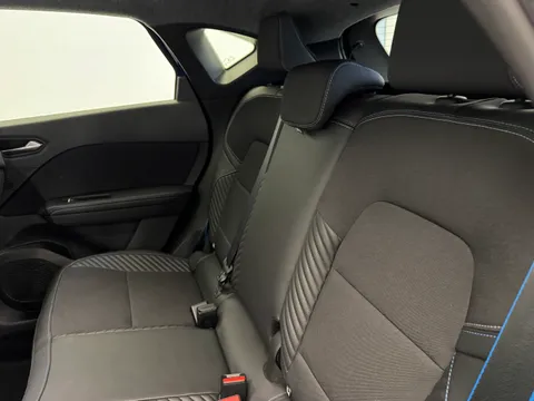 AF74DVW Renault Captur 1.6 E-Tech Full Hybrid 145 Esprit Alpine 5dr Auto Thumbnail #10