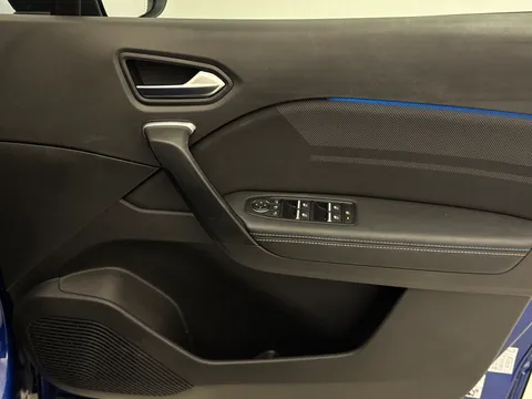 AF74DVW Renault Captur 1.6 E-Tech Full Hybrid 145 Esprit Alpine 5dr Auto Thumbnail #16