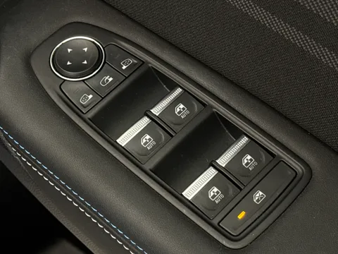 AF74DVW Renault Captur 1.6 E-Tech Full Hybrid 145 Esprit Alpine 5dr Auto Thumbnail #17