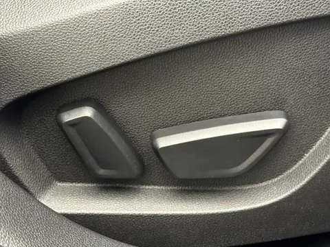 AF74DVW Renault Captur 1.6 E-Tech Full Hybrid 145 Esprit Alpine 5dr Auto Thumbnail #18