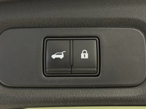 OE72XVW Nissan Qashqai 1.3 DiG-T MH 158 Tekna 5dr Thumbnail #12