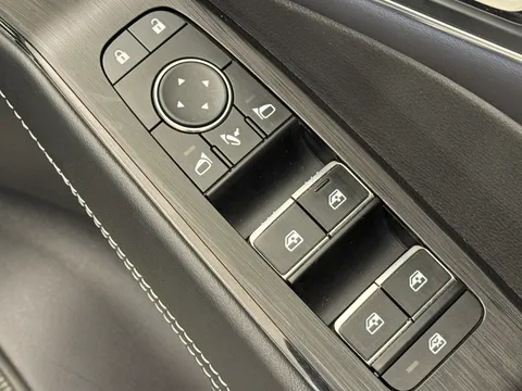 OE72XVW Nissan Qashqai 1.3 DiG-T MH 158 Tekna 5dr Thumbnail #23