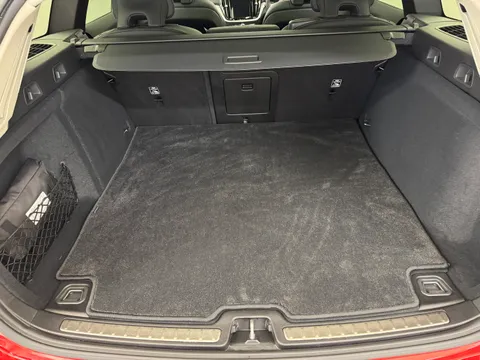 DU75WDF Volvo V60 2.0 B4P Ultra Dark 5dr Auto Thumbnail #33