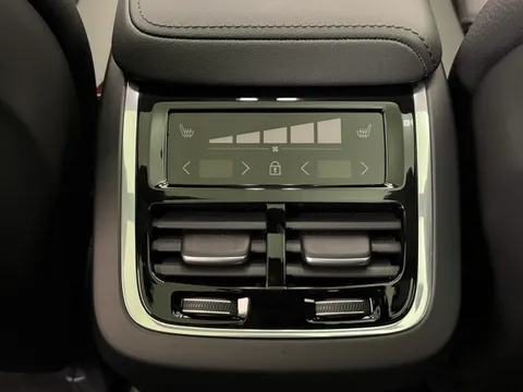 DU75WDF Volvo V60 2.0 B4P Ultra Dark 5dr Auto Thumbnail #17