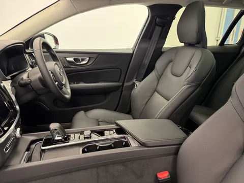DU75WDF Volvo V60 2.0 B4P Ultra Dark 5dr Auto Thumbnail #9