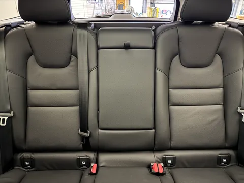 DU75WDF Volvo V60 2.0 B4P Ultra Dark 5dr Auto Thumbnail #16