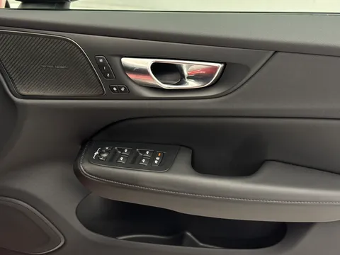 DU75WDF Volvo V60 2.0 B4P Ultra Dark 5dr Auto Thumbnail #18