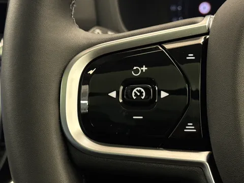 DU75WDF Volvo V60 2.0 B4P Ultra Dark 5dr Auto Thumbnail #23
