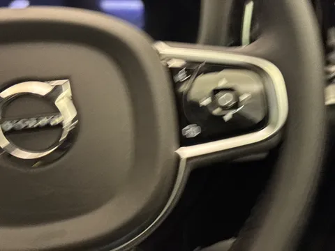 DU75WDF Volvo V60 2.0 B4P Ultra Dark 5dr Auto Thumbnail #24