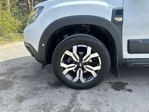 DX24XML Dacia Duster 1.3 TCe 130 Journey 5dr Thumbnail #5