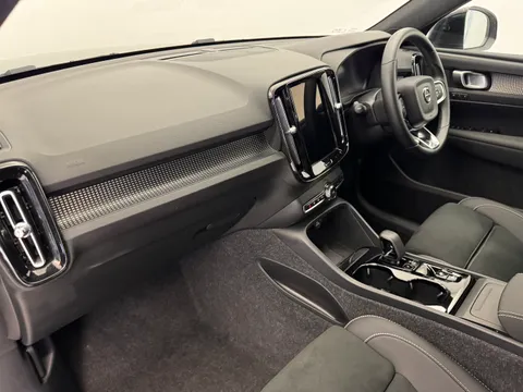 RE25OVX Volvo XC40 2.0 B3P Plus Dark 5dr Auto Thumbnail #13
