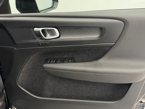 RE25OVX Volvo XC40 2.0 B3P Plus Dark 5dr Auto Thumbnail #17