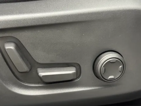 RE25OVX Volvo XC40 2.0 B3P Plus Dark 5dr Auto Thumbnail #20