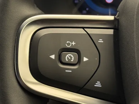 RE25OVX Volvo XC40 2.0 B3P Plus Dark 5dr Auto Thumbnail #21