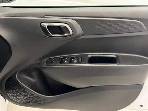 DU73BHJ Hyundai i10 1.0 T-GDi N Line 5dr Thumbnail #17