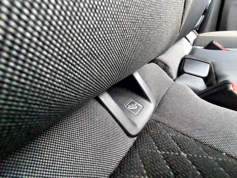 LV68YJC Vauxhall Grandland X 1.2 Turbo Sport Nav 5dr Auto [8 Speed] Thumbnail #16