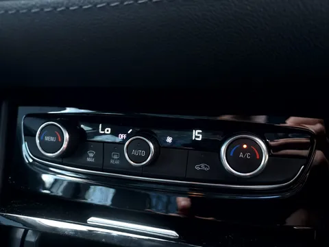 LV68YJC Vauxhall Grandland X 1.2 Turbo Sport Nav 5dr Auto [8 Speed] Thumbnail #18