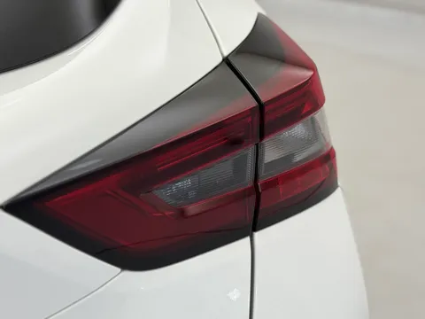 DS23XFT Nissan Juke 1.0 DiG-T 114 N-Connecta 5dr Thumbnail #35