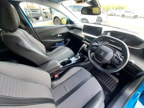 MJ21PXL Peugeot 208 100kW Allure Premium 50kWh 5dr Auto Thumbnail #2