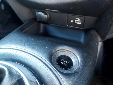 DF22WHJ Nissan Juke 1.6 Hybrid Premiere Edition 5dr Auto Thumbnail #27