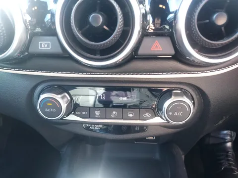 DF22WHJ Nissan Juke 1.6 Hybrid Premiere Edition 5dr Auto Thumbnail #28