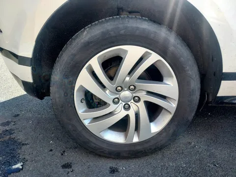 SL70EVF Land Rover Range Rover Evoque 2.0 D180 R-Dynamic S 5dr Auto Thumbnail #13