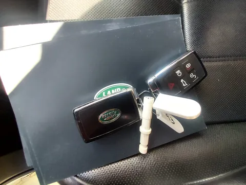 SL70EVF Land Rover Range Rover Evoque 2.0 D180 R-Dynamic S 5dr Auto Thumbnail #21