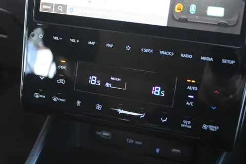 MA72VPP Hyundai Tucson 1.6 TGDi Hybrid 230 Premium 5dr 2WD Auto Thumbnail #25