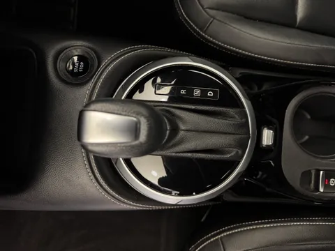 DU72BJX Nissan Juke 1.6 Hybrid Premiere Edition 5dr Auto Thumbnail #16